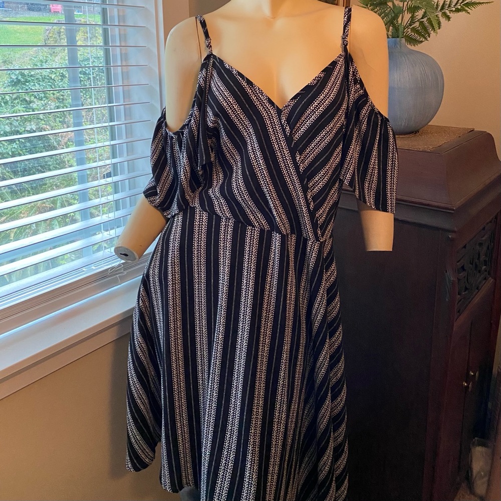 Cold shoulder midi dress.